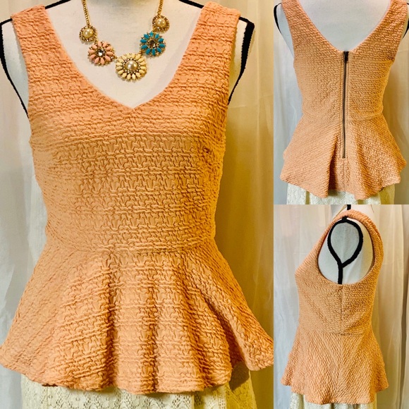 Forever 21 Peplum Textured Zip Back Top - Sz M - Picture 1 of 8